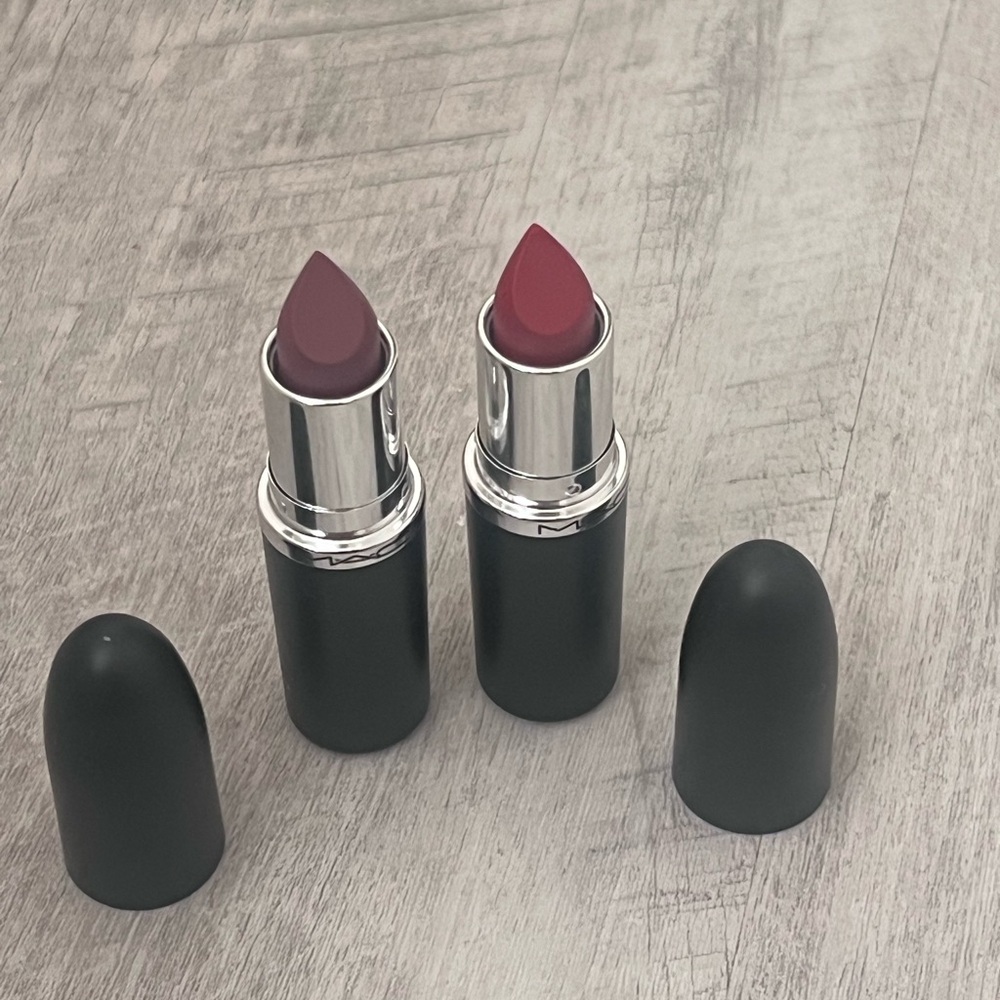 MAC COSMETICS left on red & amorous lipstick duo